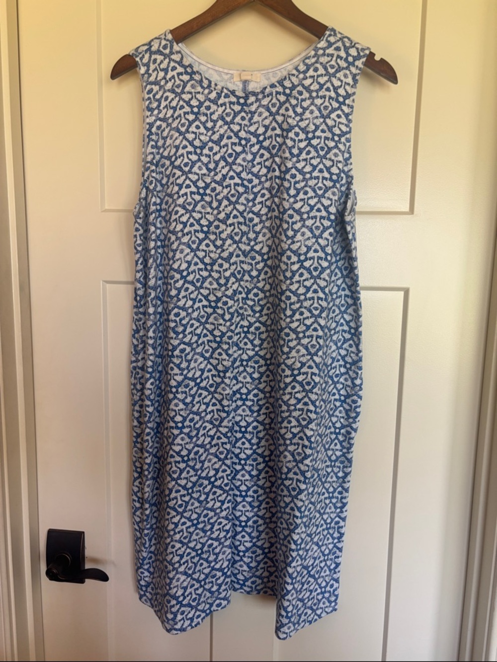NIC+ZOE Blue and White Sleeveless Patterned Midi Dress